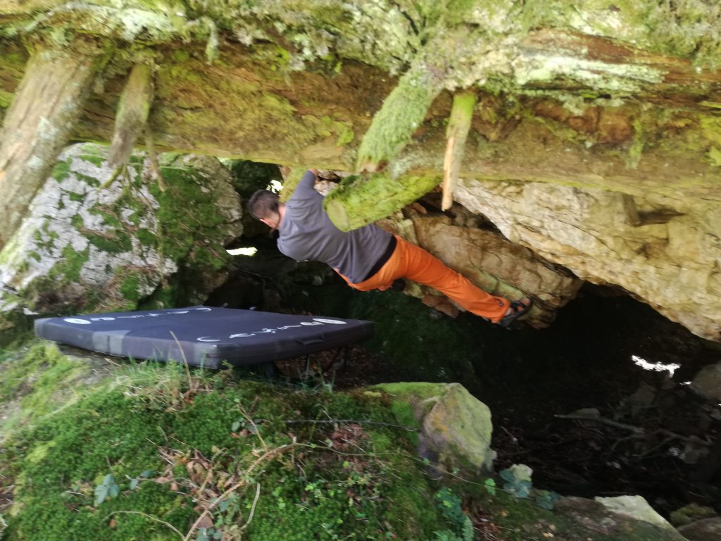 Boulder en el Mirador del Fitu (Bloque en Asturias)